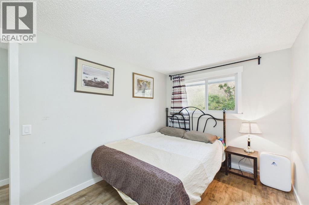 #24 800 Bowcroft Place - 15