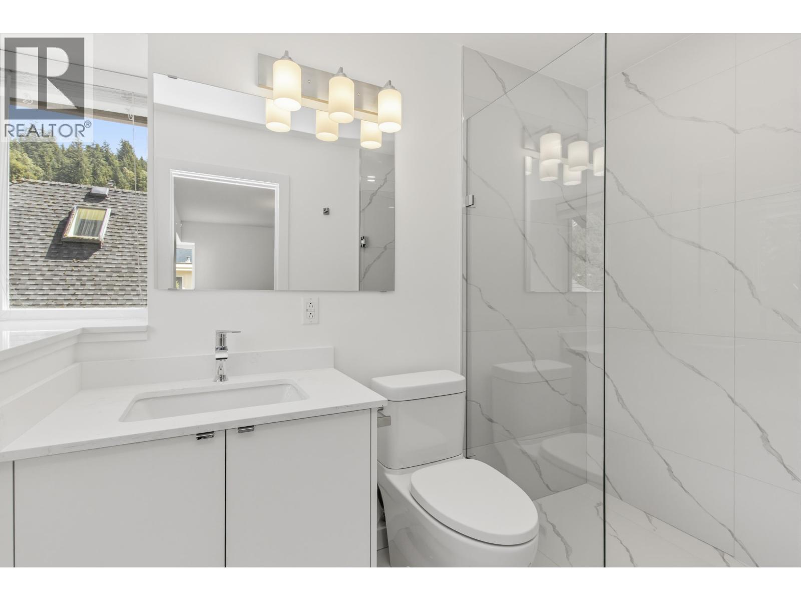 1004 PIA ROAD, Squamish