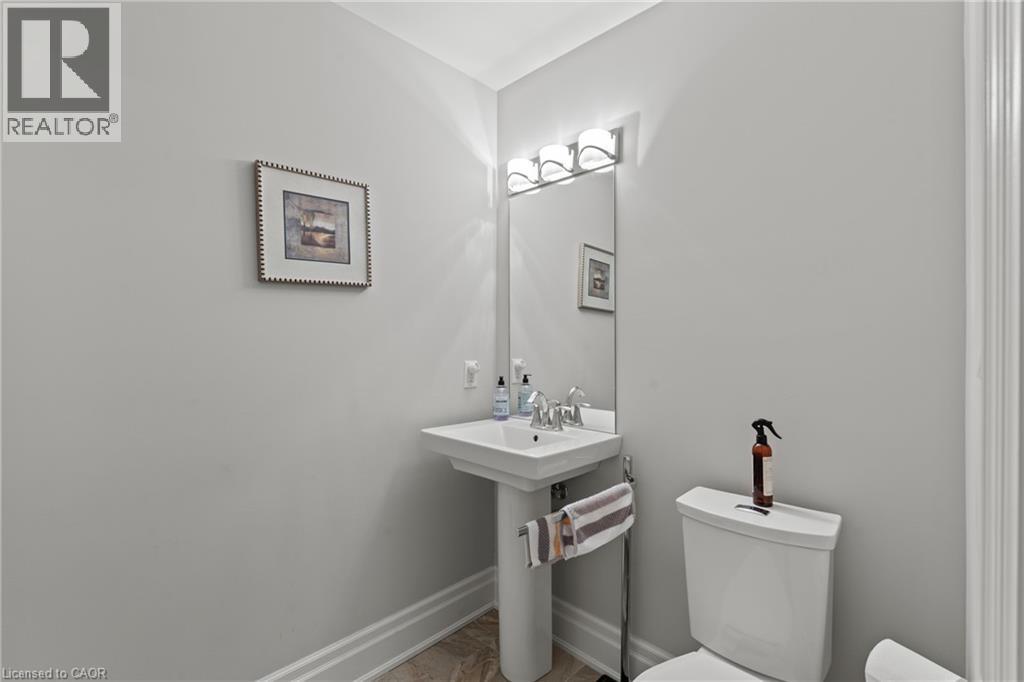 8 ST. ANDREWS Lane S - Image 32