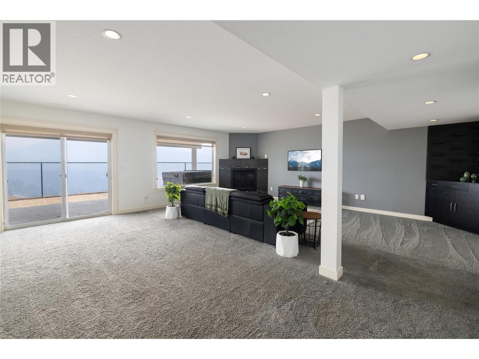 7261 Silver Ridge Drive - 44