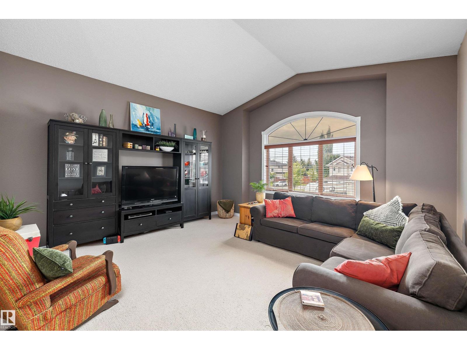 133 GREYSTONE CR - 4