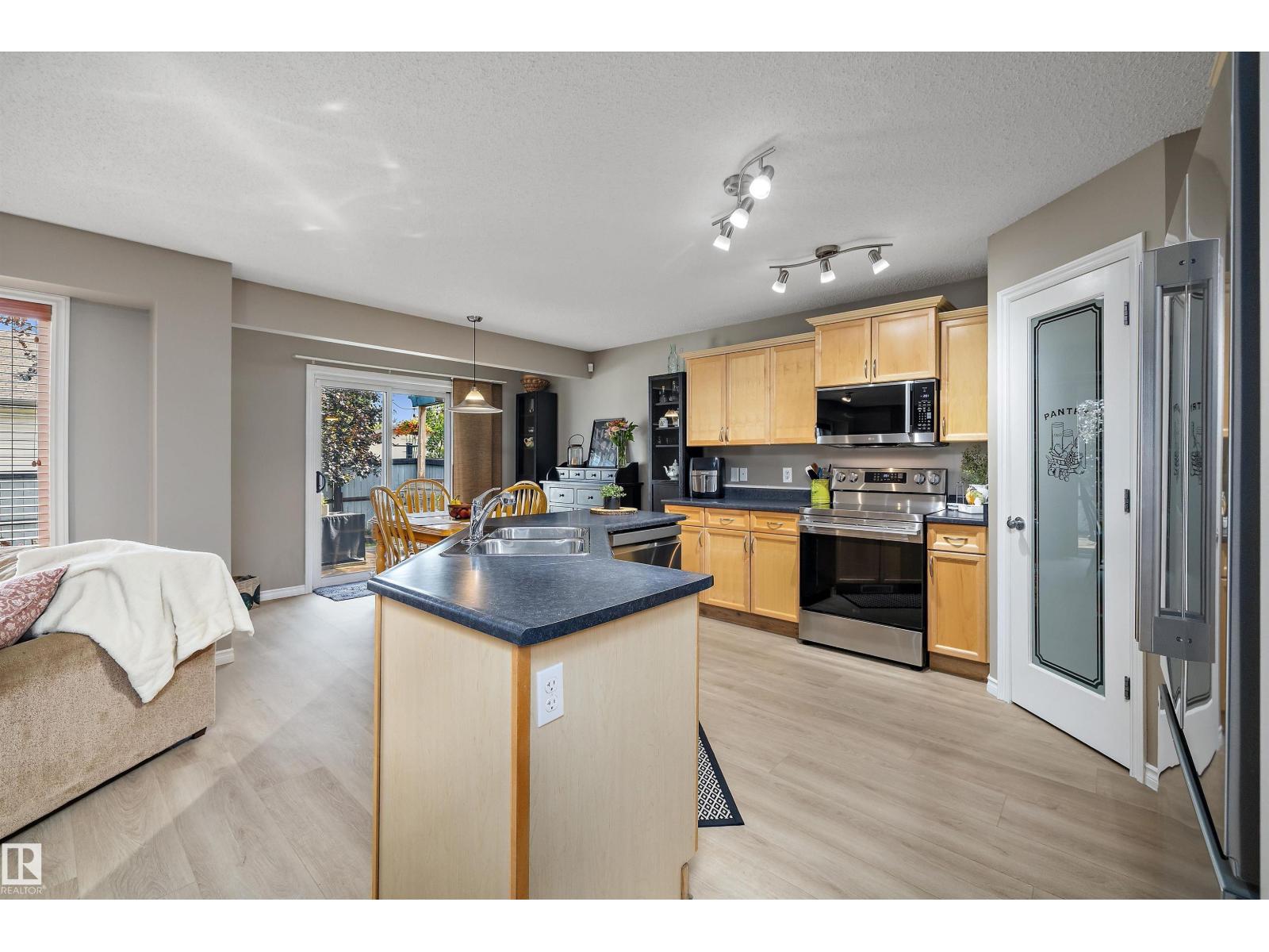 133 GREYSTONE Crescent