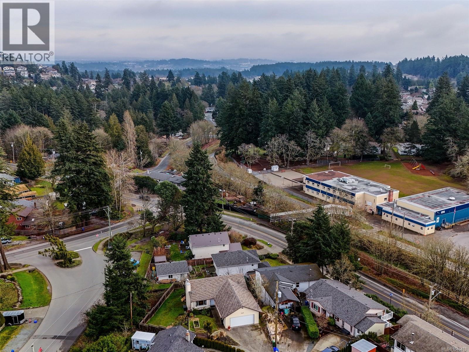 560 Atkins Ave - Image 33