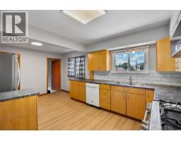 4pc Bathroom - 875 Surrey Avenue, Kamloops, BC V2B1P7 Photo 11