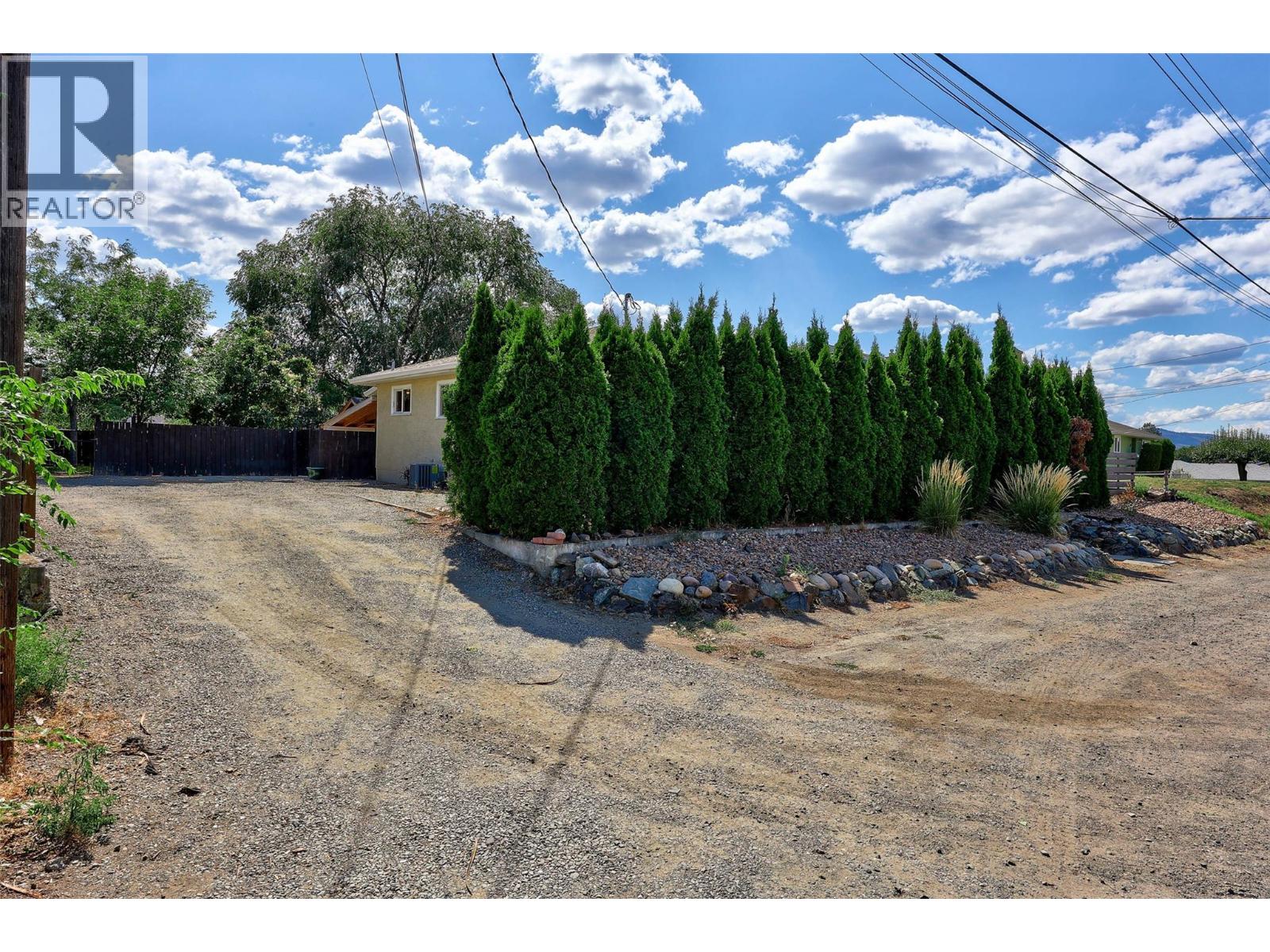 875 SURREY Avenue - Image 4