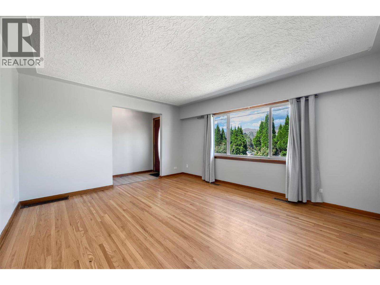 875 SURREY Avenue - 8