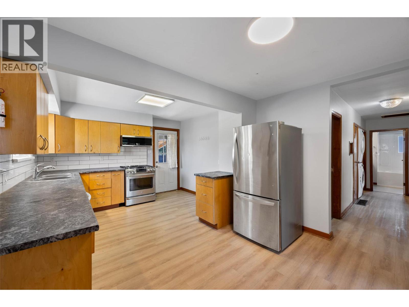 875 SURREY Avenue - Image 10