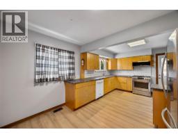 Kitchen - 875 Surrey Avenue, Kamloops, BC V2B1P7 Photo 9