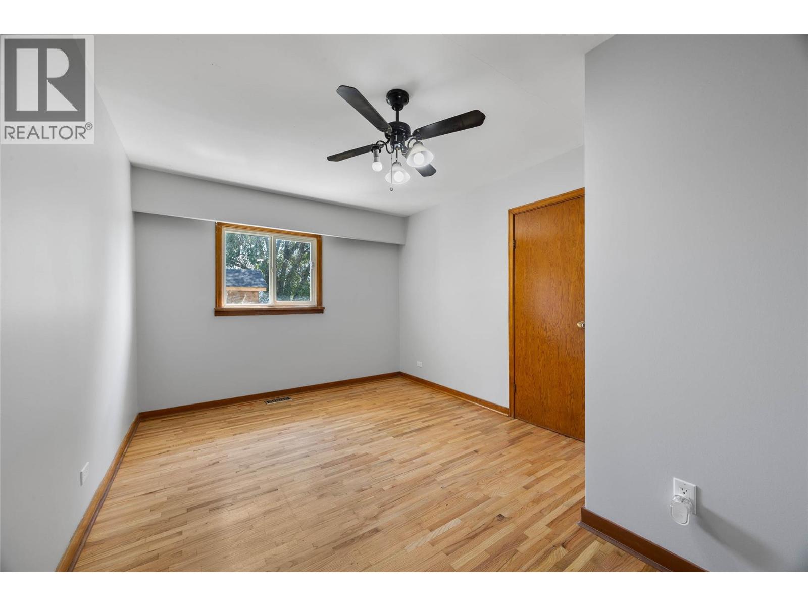875 SURREY Avenue - Image 12