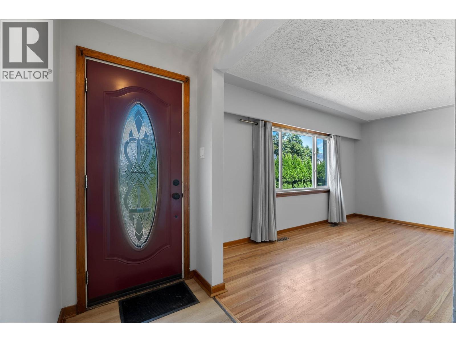 875 SURREY Avenue - Image 5
