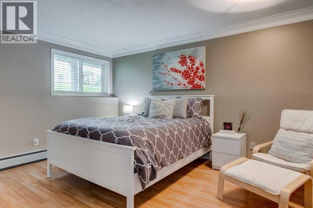 #2135 70 Glamis Drive SW - 16