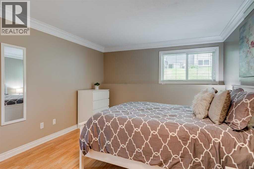 #2135 70 Glamis Drive SW - 17