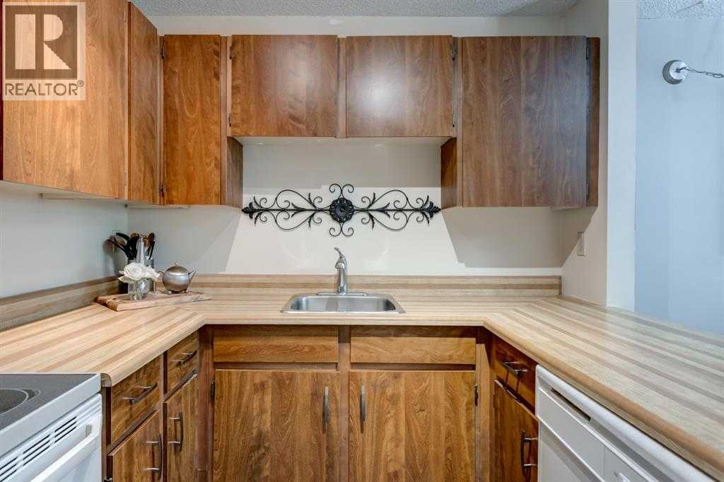 #2135 70 Glamis Drive SW - 3