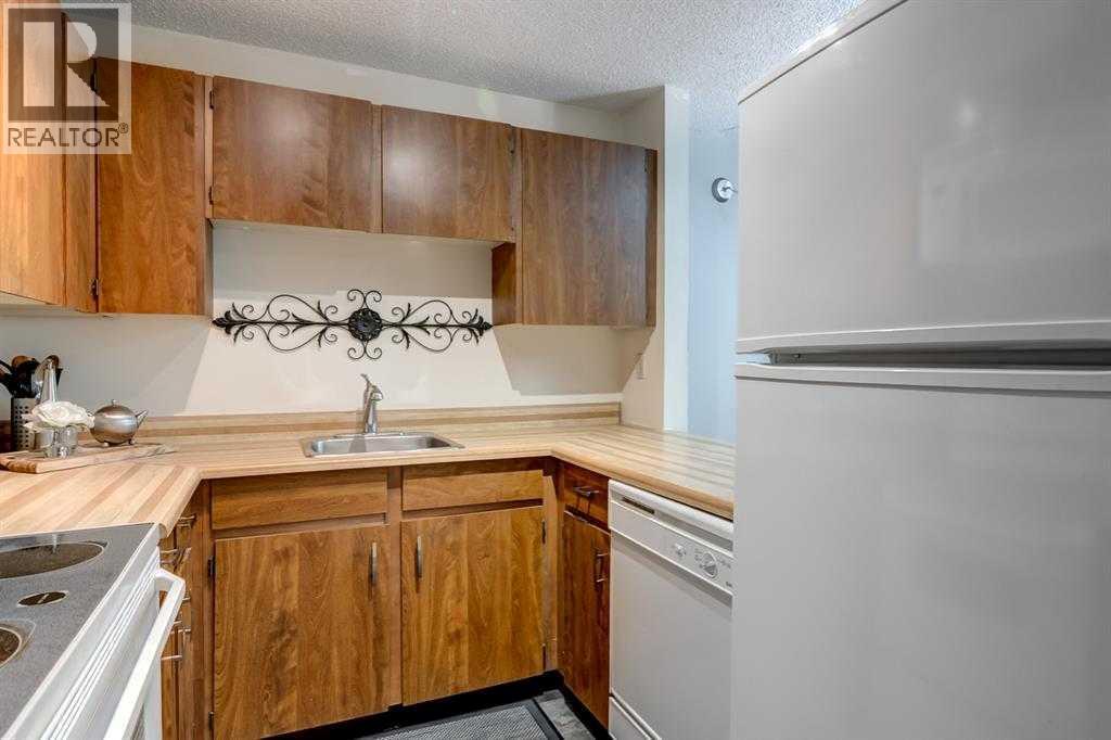 #2135 70 Glamis Drive SW - 4