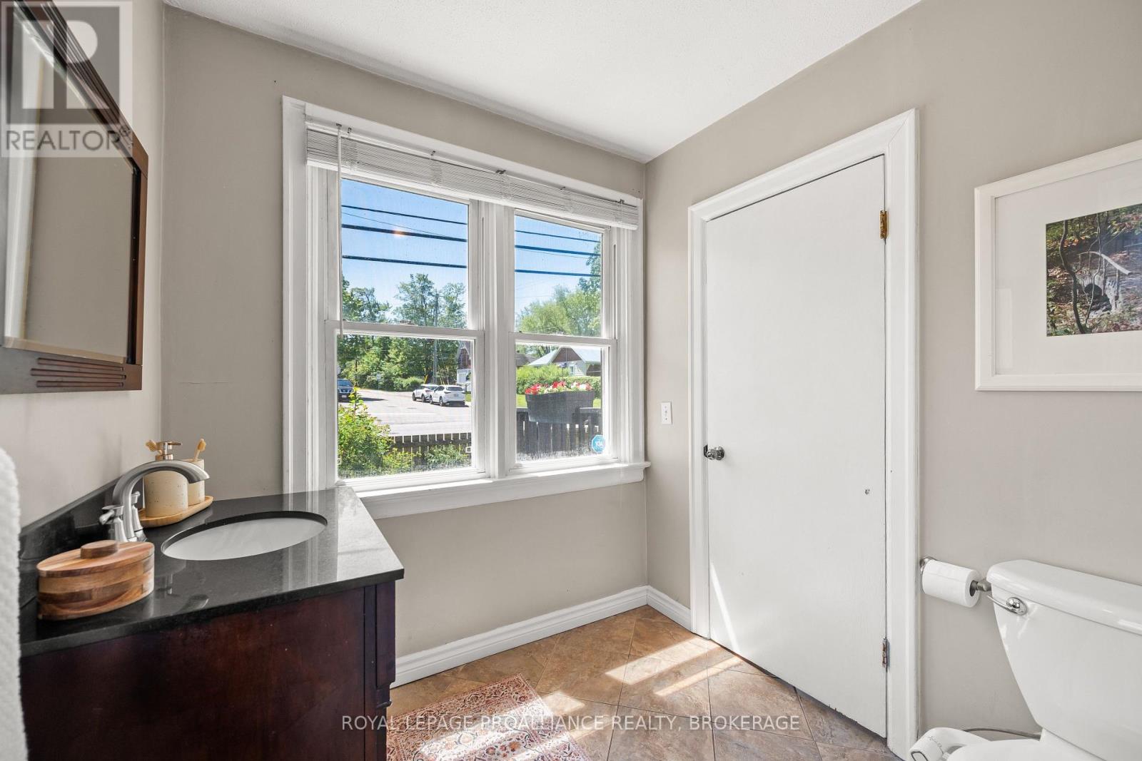 560 KING STREET W - Image 16