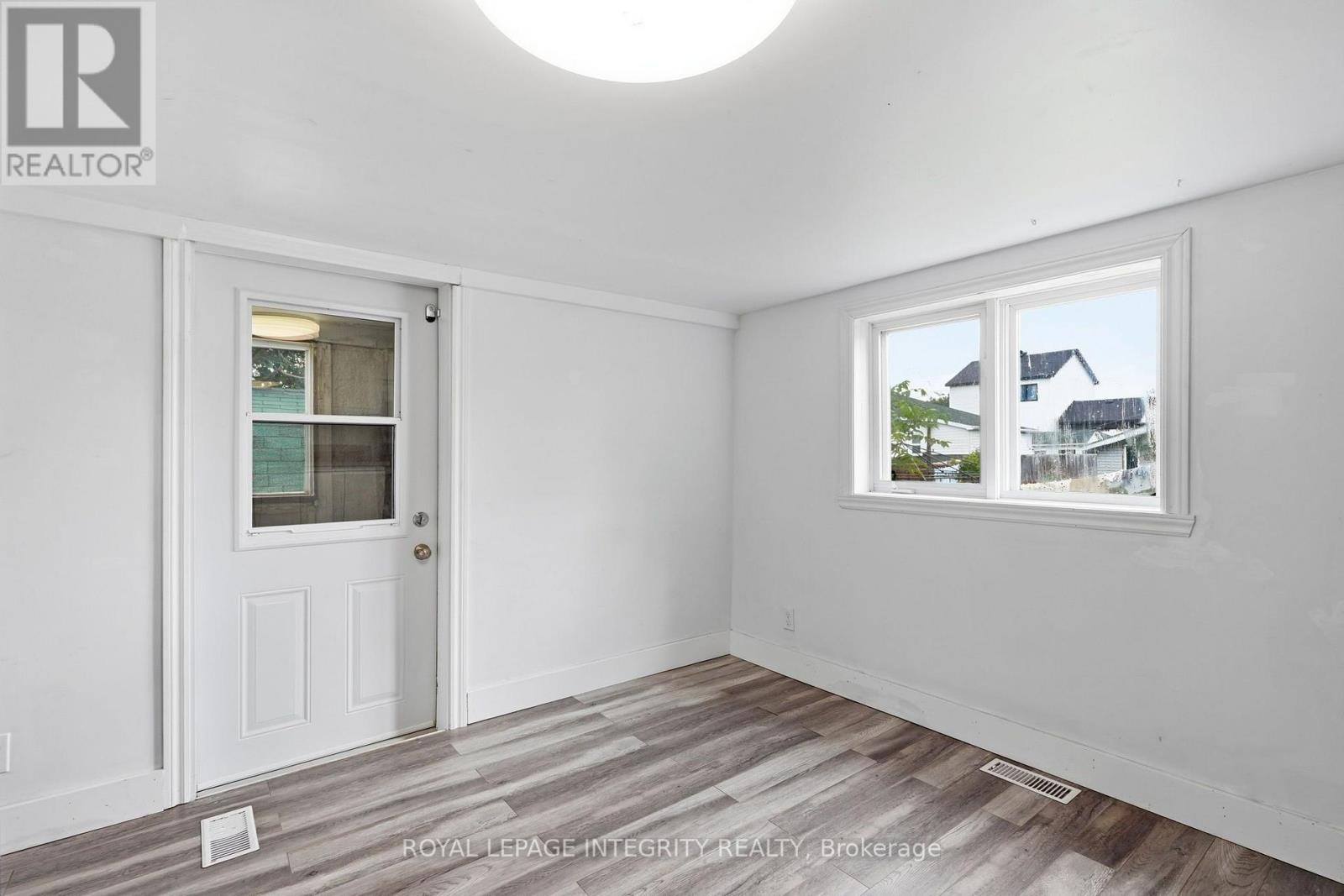 263 BERTHA STREET - 12