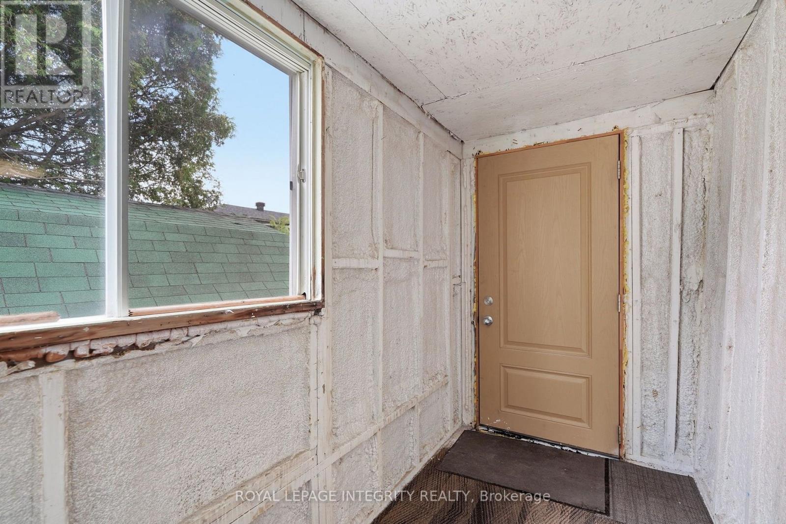 263 BERTHA STREET - 14