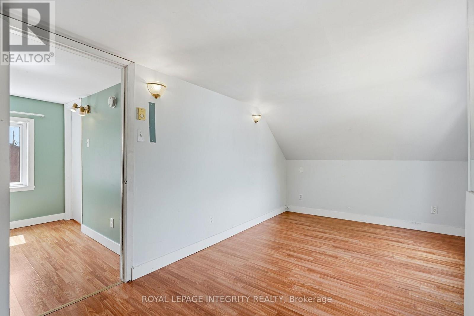263 BERTHA STREET - 28