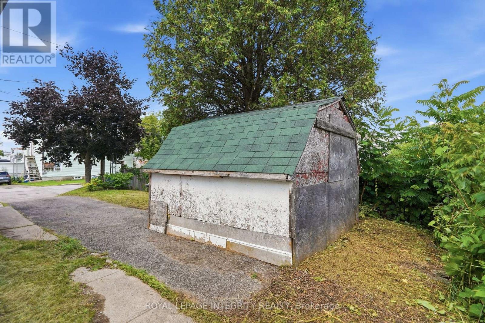 263 BERTHA STREET - Image 32