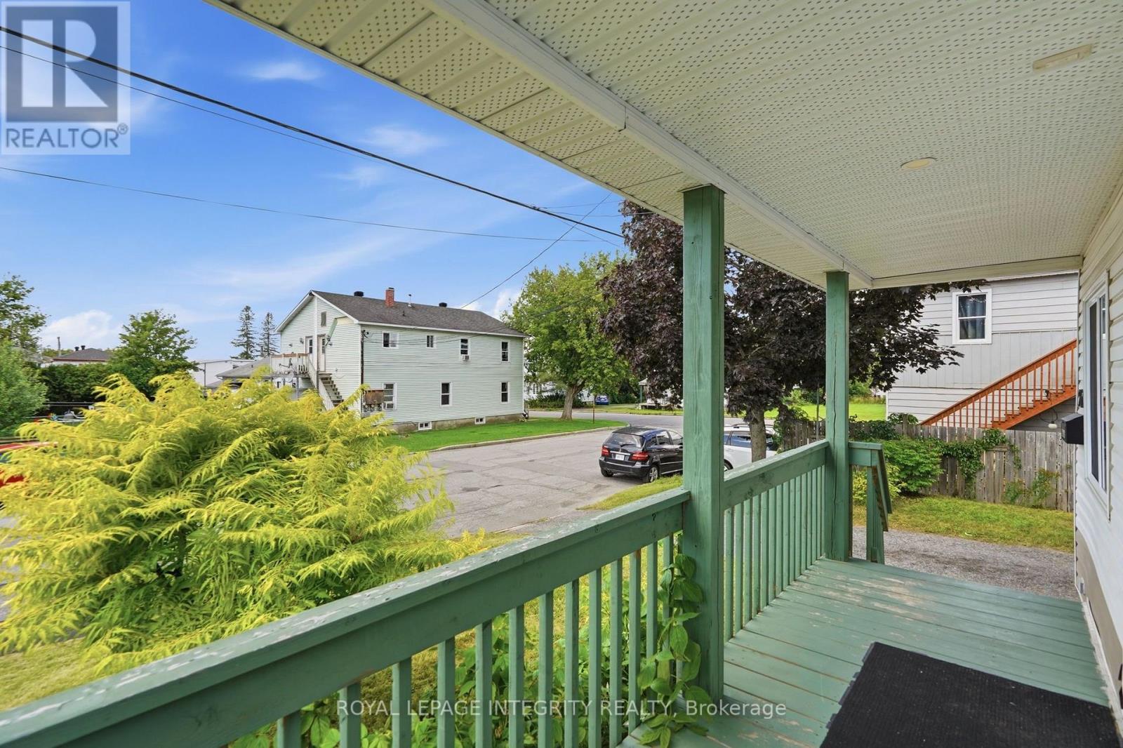 263 BERTHA STREET - 4