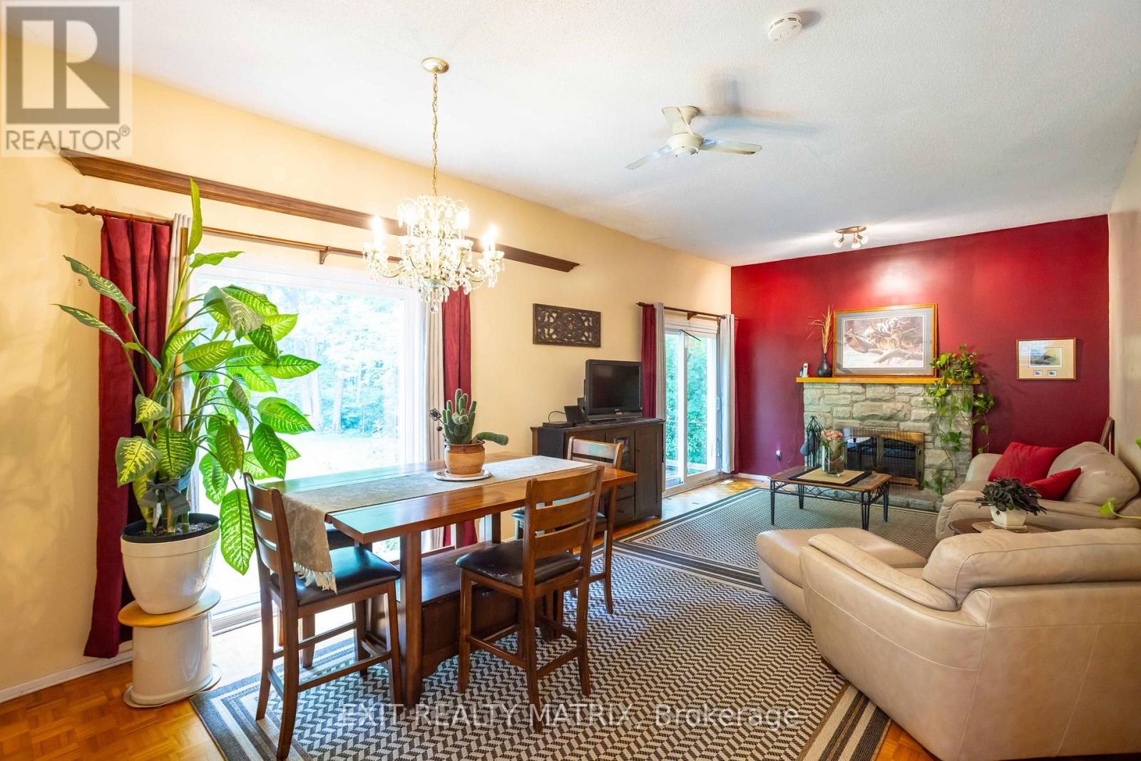 2174 DES PINS STREET - Image 10