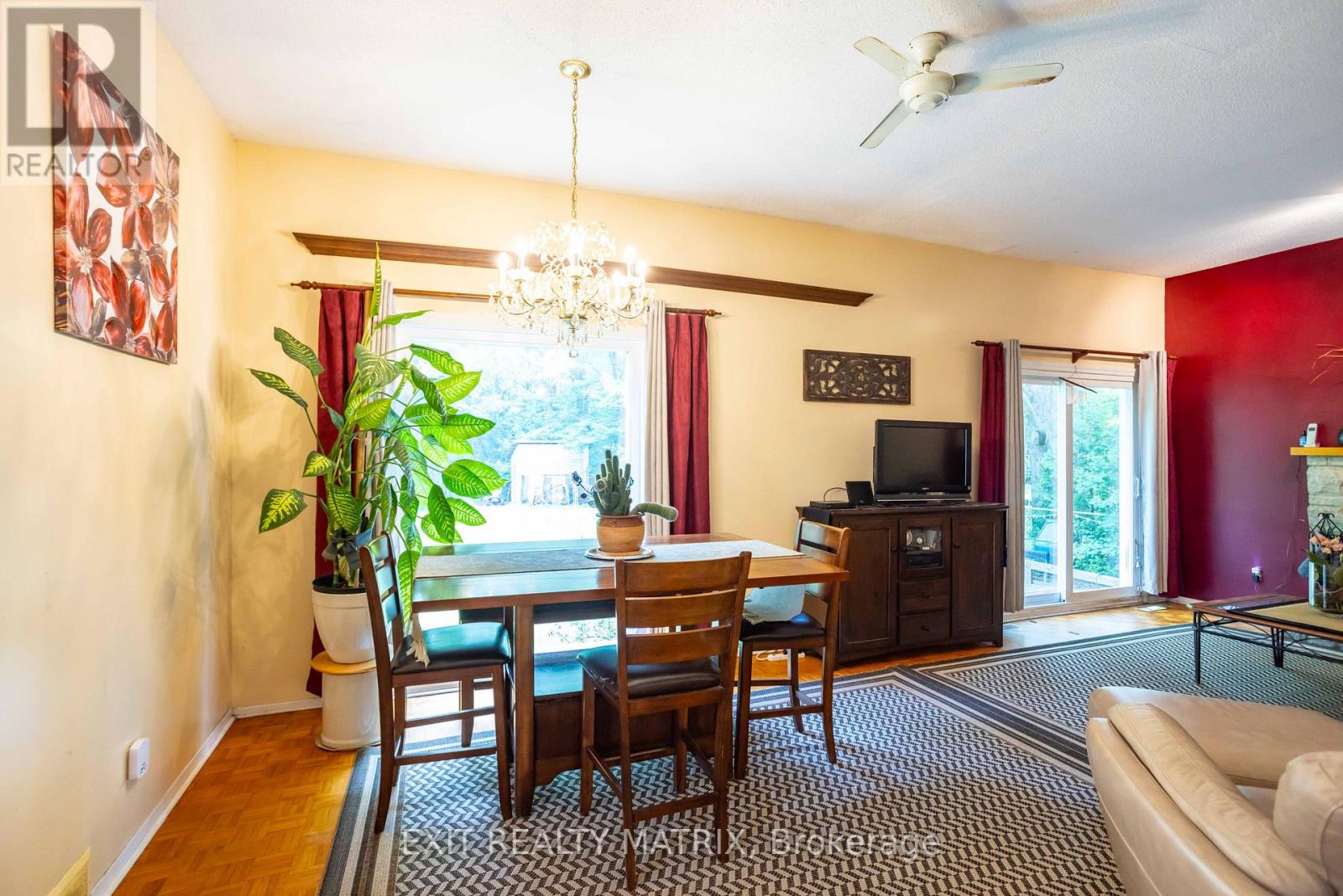 2174 DES PINS STREET - Image 11