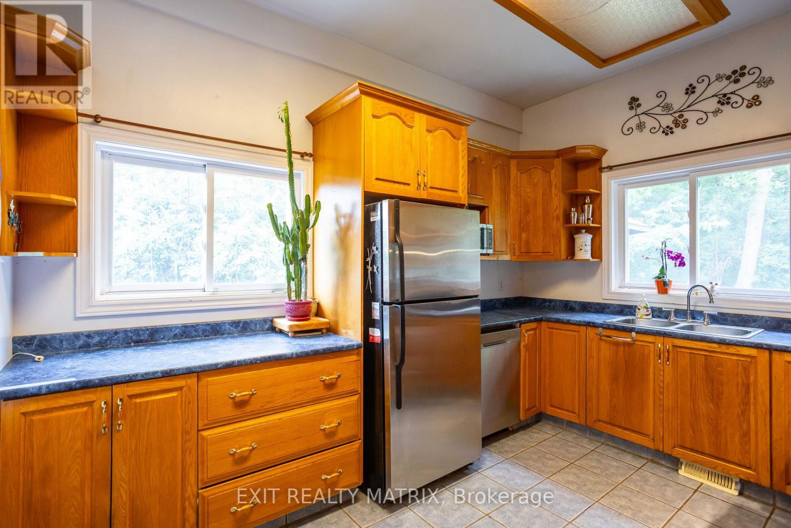 2174 DES PINS STREET - Image 13