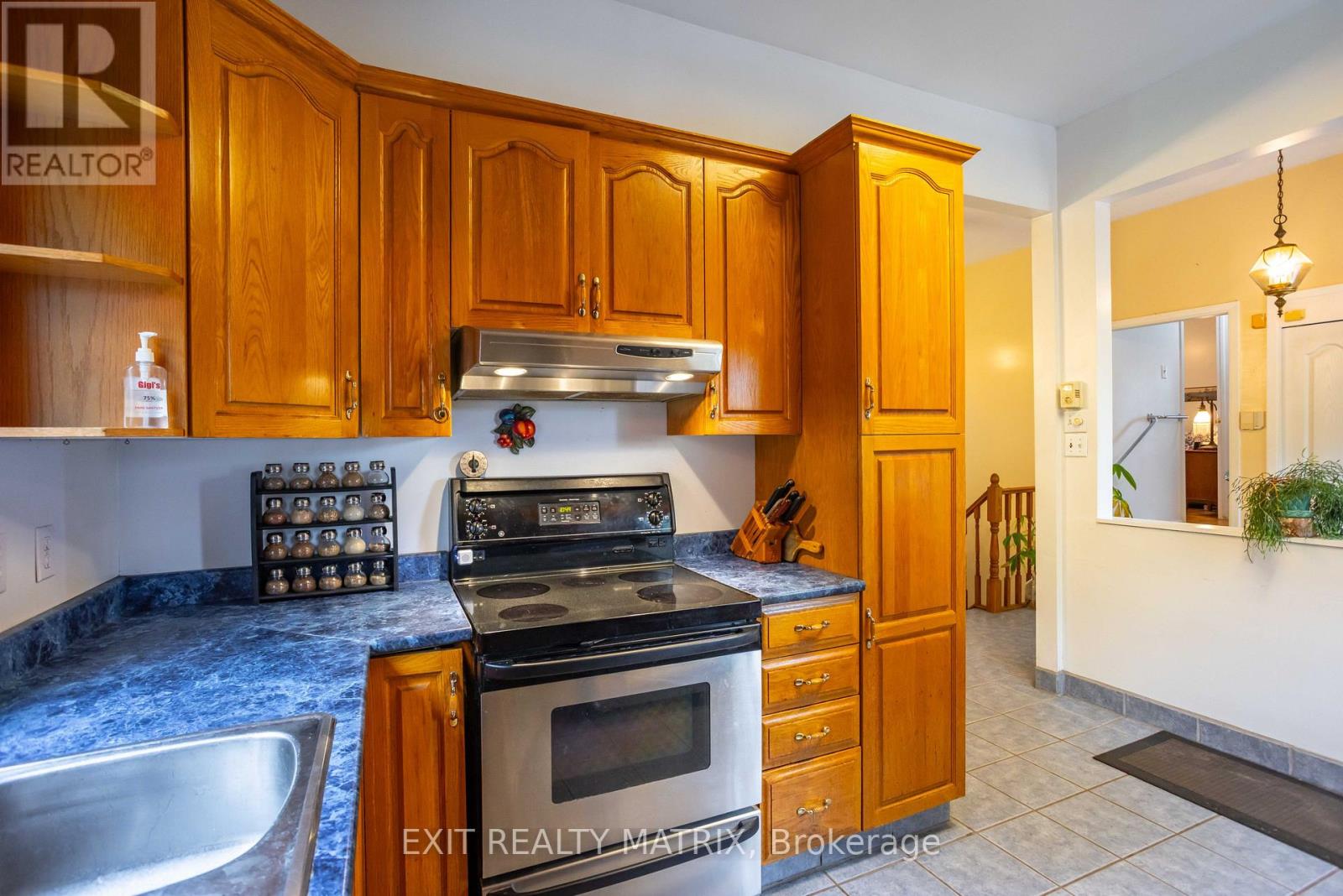 2174 DES PINS STREET - Image 16