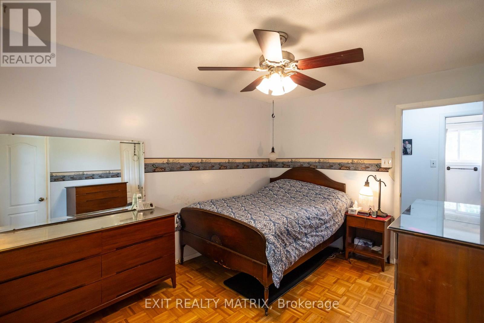 2174 DES PINS STREET - Image 18