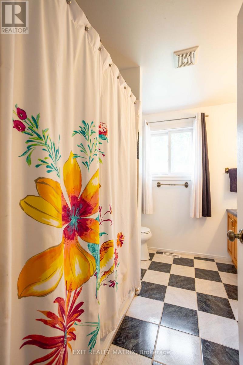 2174 DES PINS STREET - Image 26
