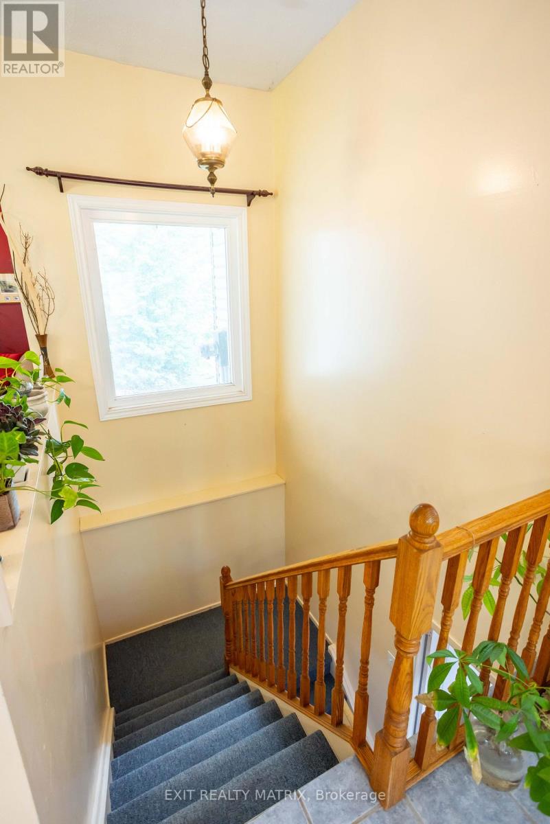 2174 DES PINS STREET - Image 27
