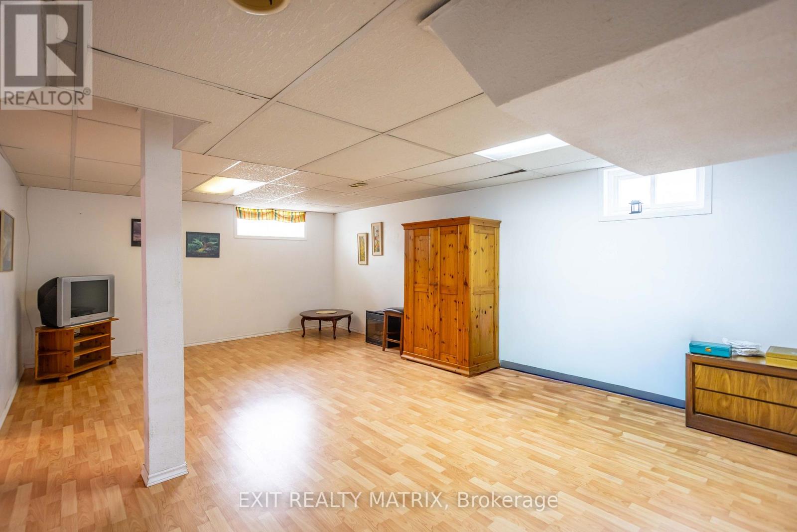 2174 DES PINS STREET - Image 28