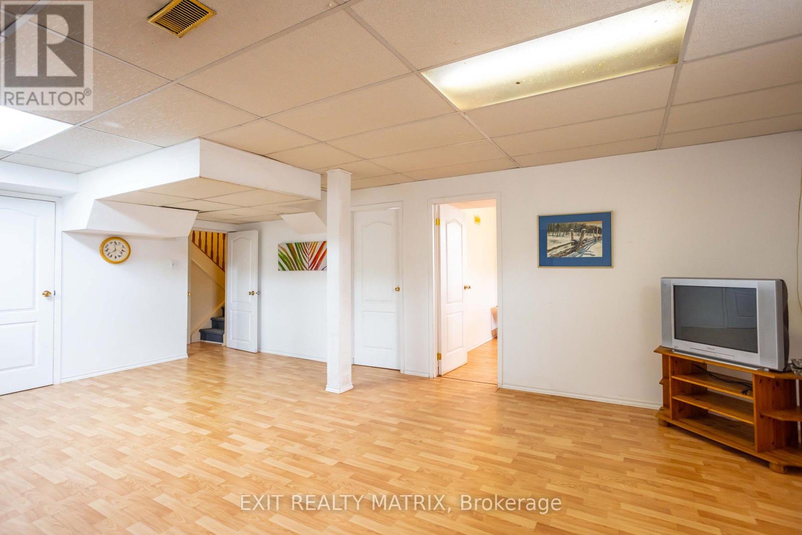 2174 DES PINS STREET - Image 30