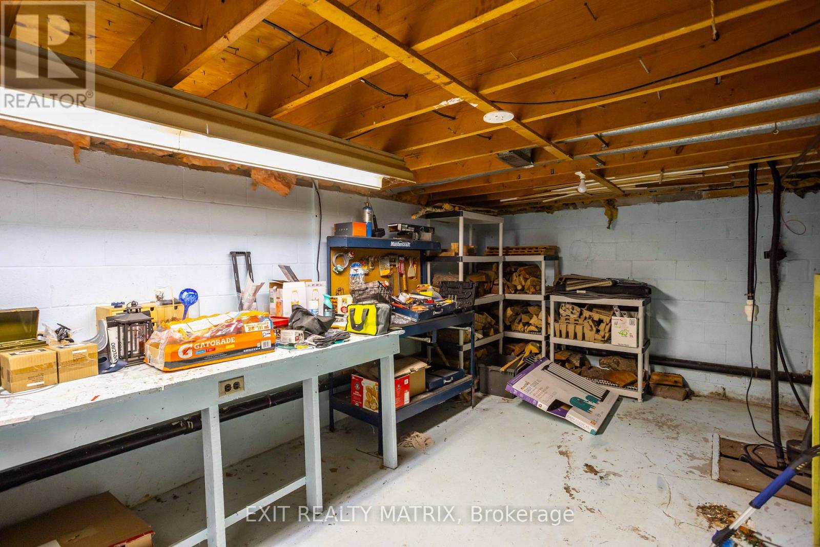 2174 DES PINS STREET - Image 34