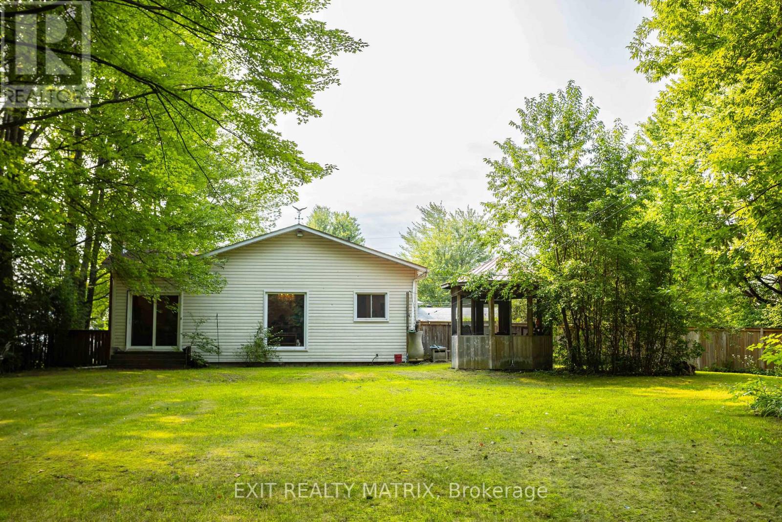2174 DES PINS STREET - Image 36