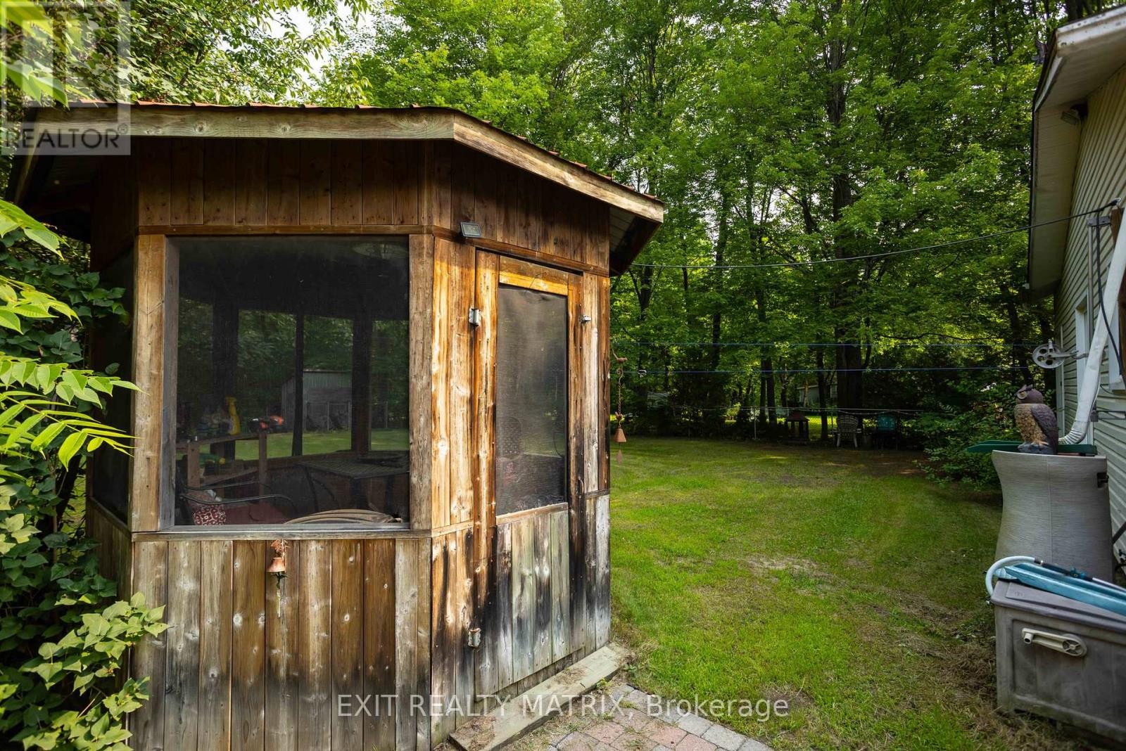 2174 DES PINS STREET - Image 37