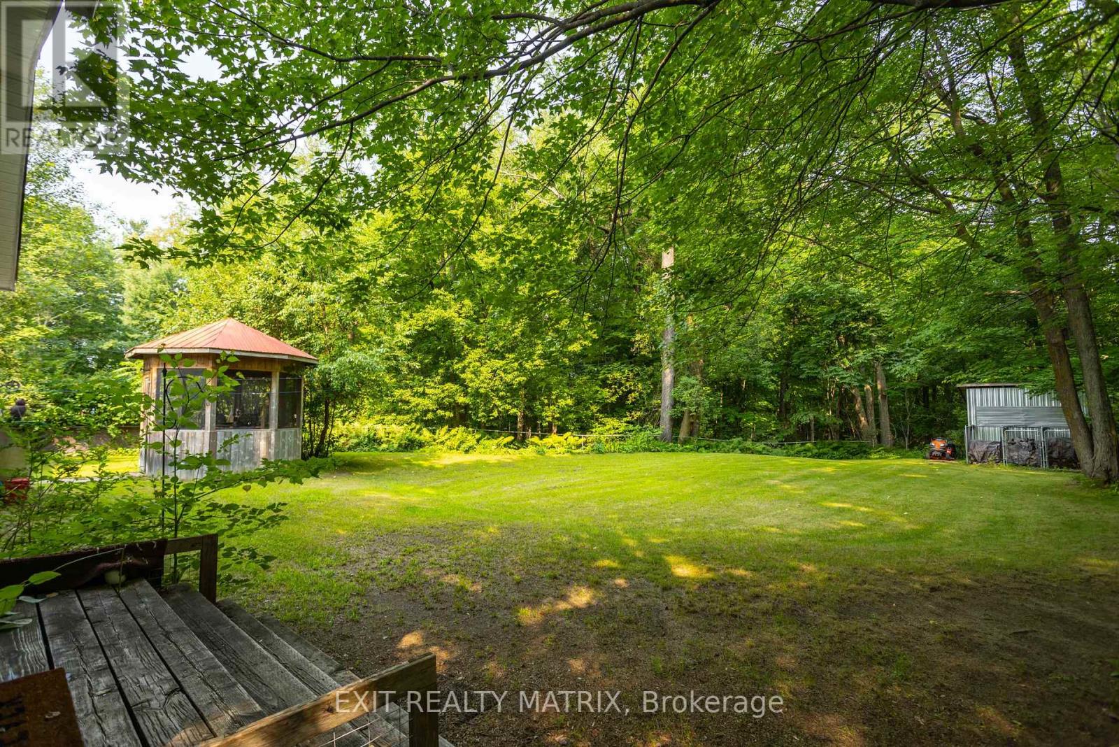 2174 DES PINS STREET - Image 38