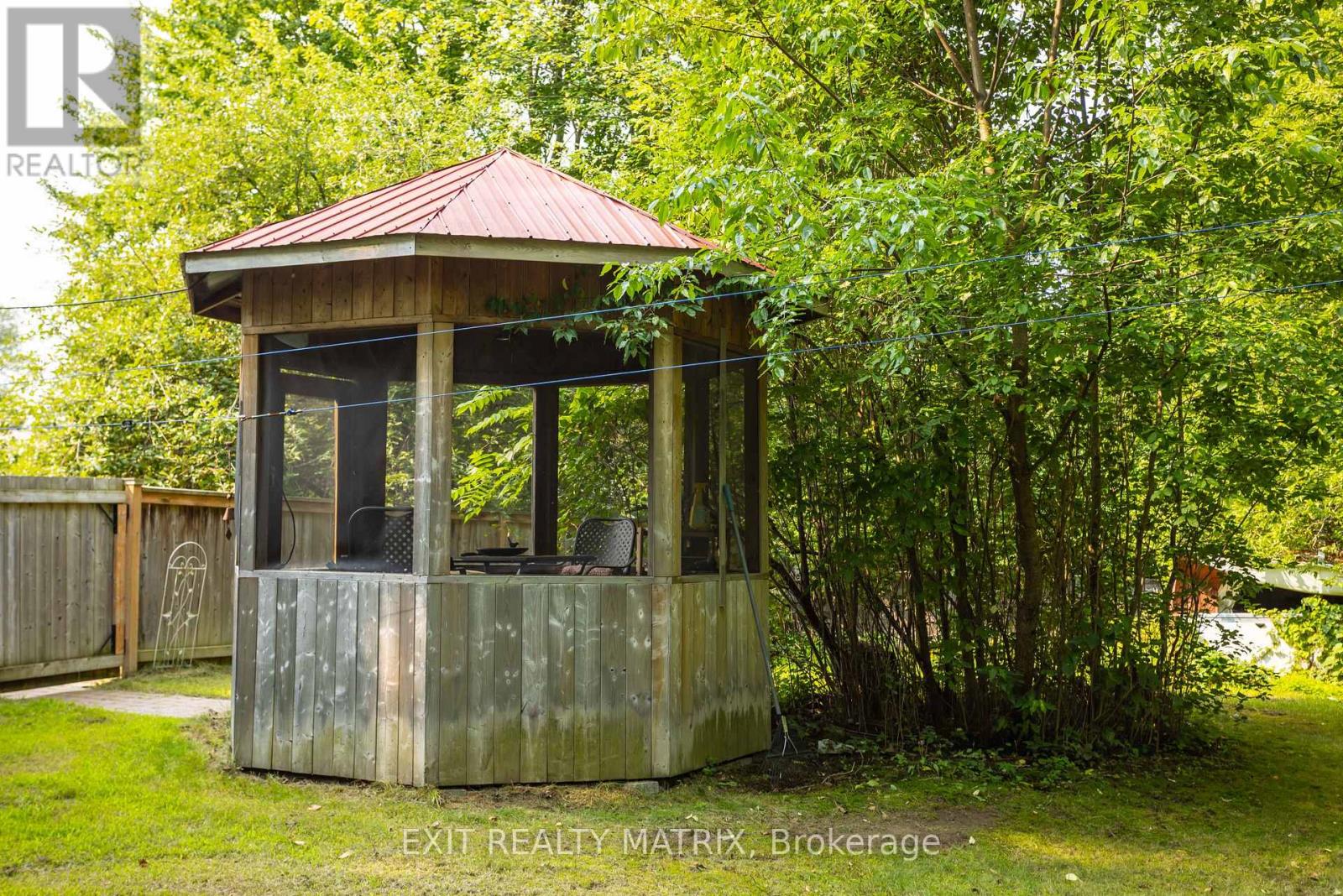 2174 DES PINS STREET - Image 39