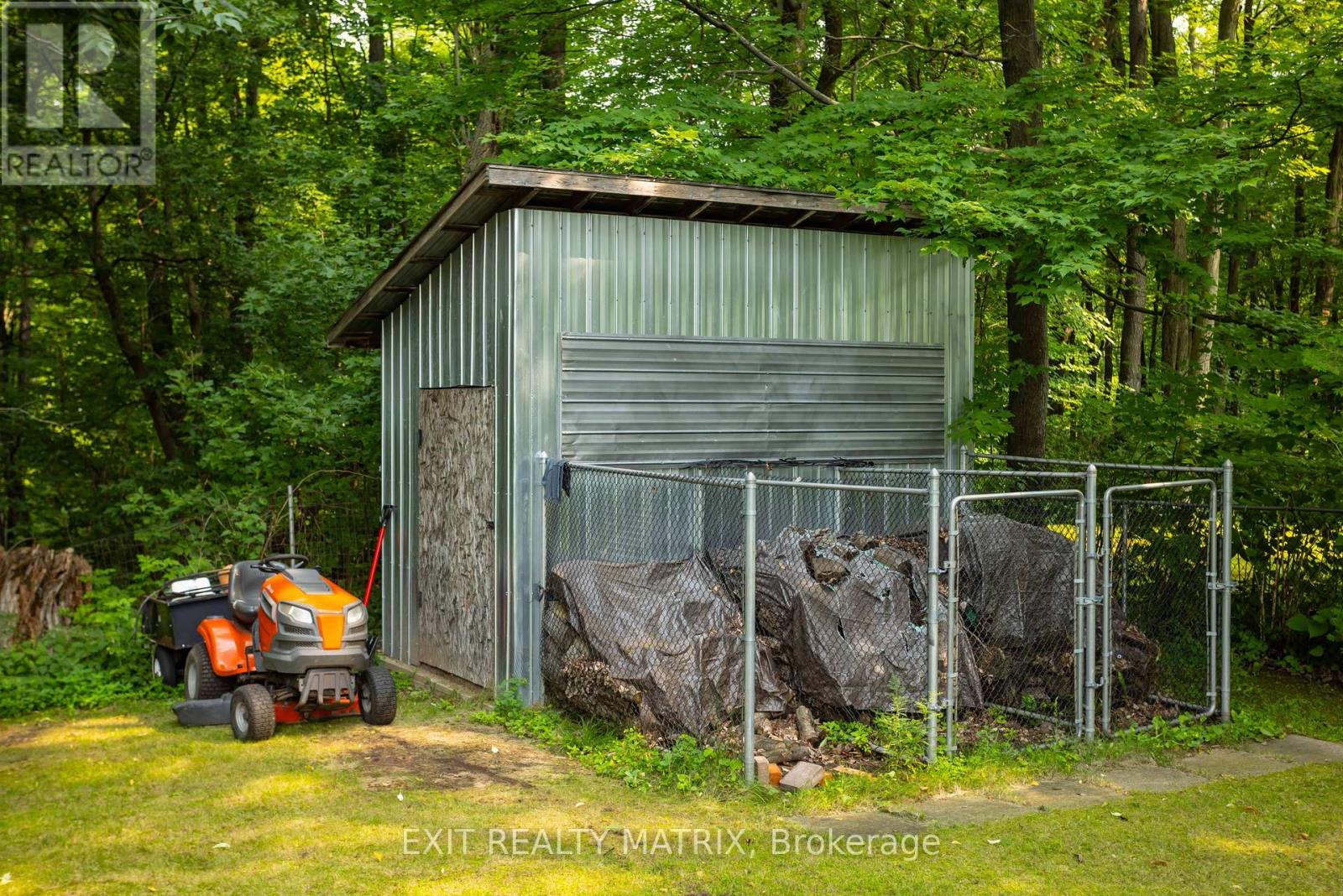 2174 DES PINS STREET - Image 40