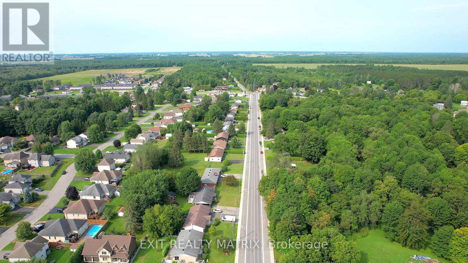 2174 DES PINS STREET - Image 44