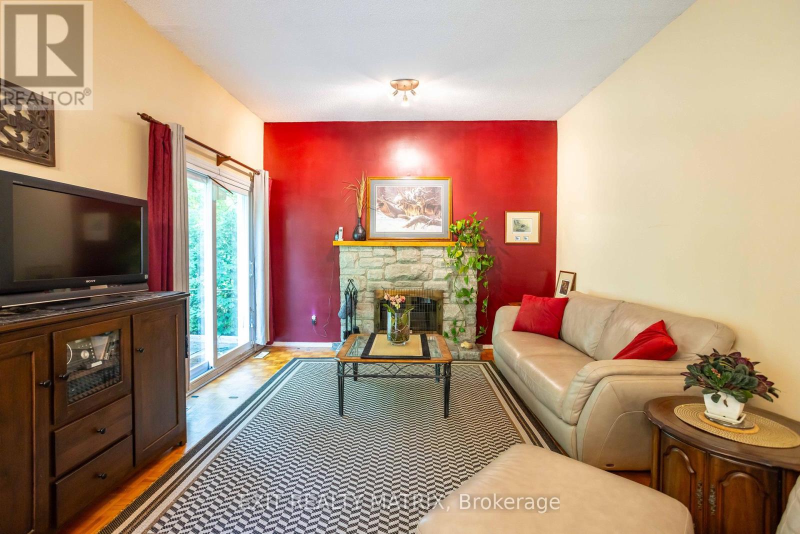 2174 DES PINS STREET - Image 8