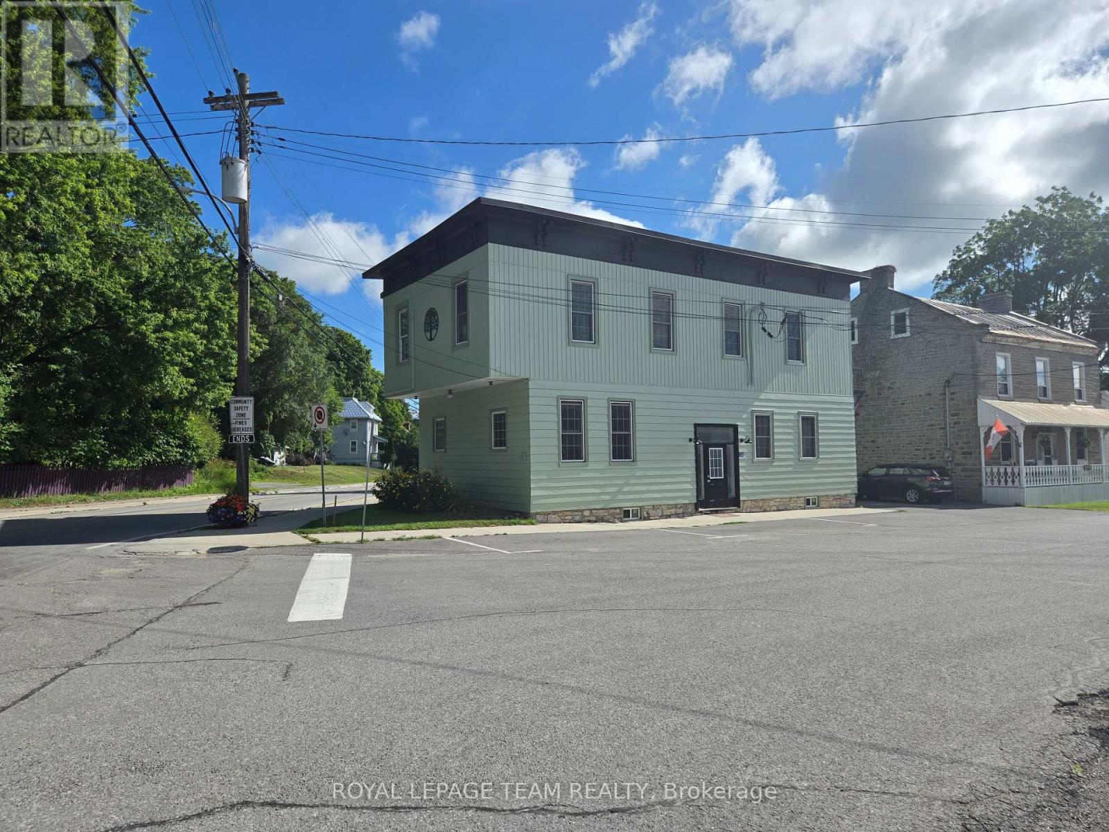 Property for sale at 106 RENFREW STREET S