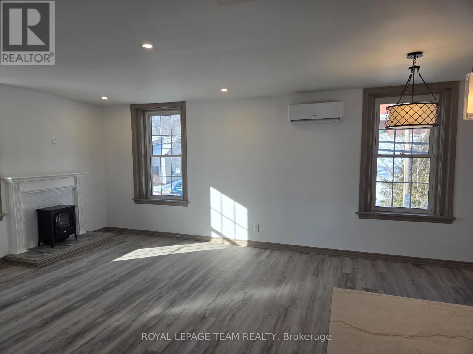 106 RENFREW STREET S - 20