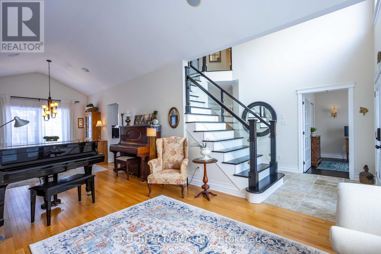 5 Bed, 4 Bath House for Sale in Russell – 48 DE LA RIVE DRIVE, Russell – MLS# X13673500 - Image 8