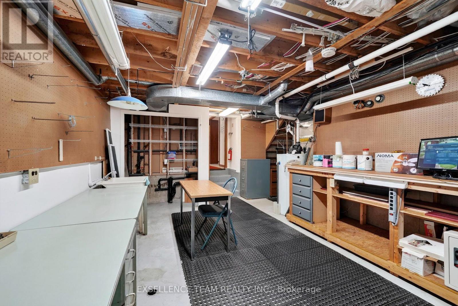 1518 BLAKELY DRIVE - 32