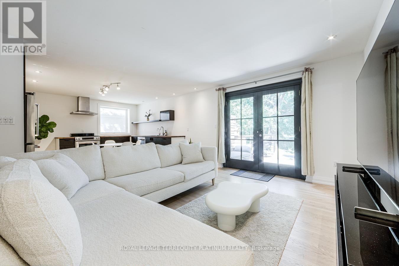 204 ELLERSLIE AVENUE - 11