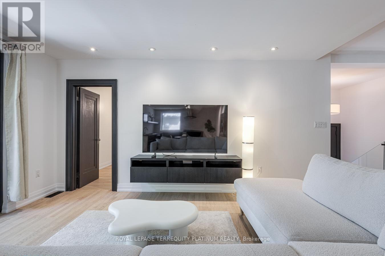 204 ELLERSLIE AVENUE - 12