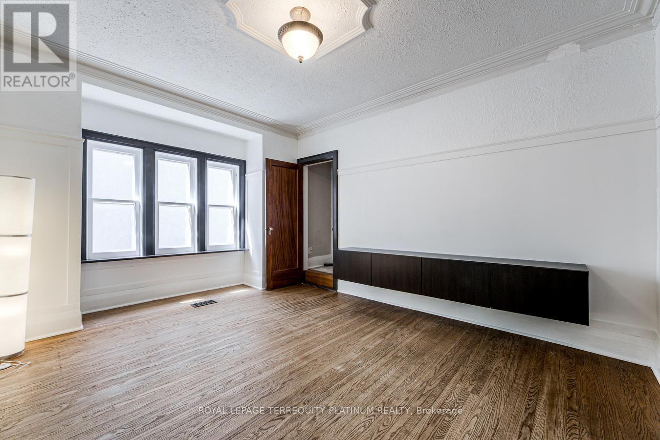 204 ELLERSLIE AVENUE - 9