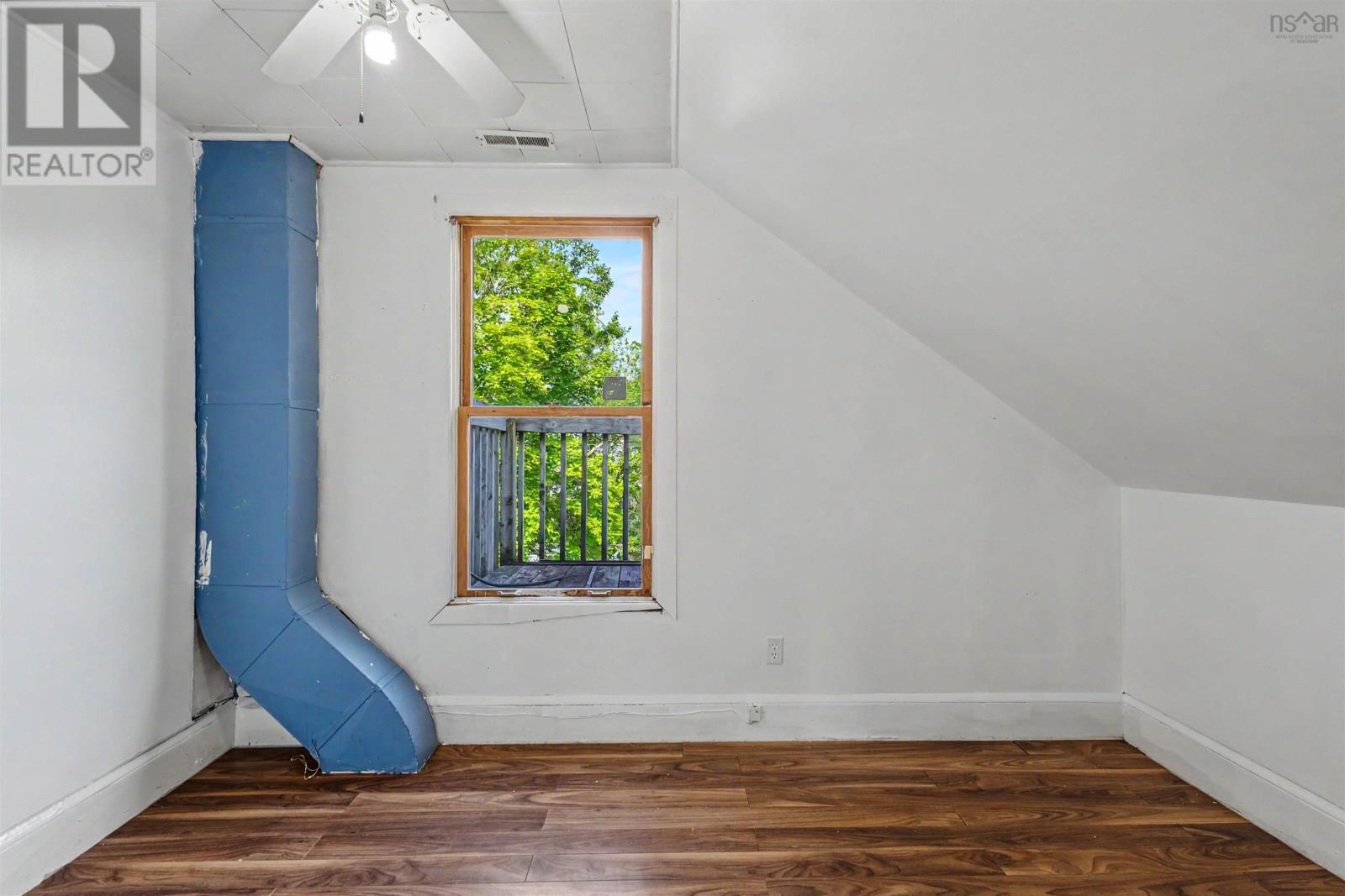 Property 25 of 32 of 350 Alexandra Street