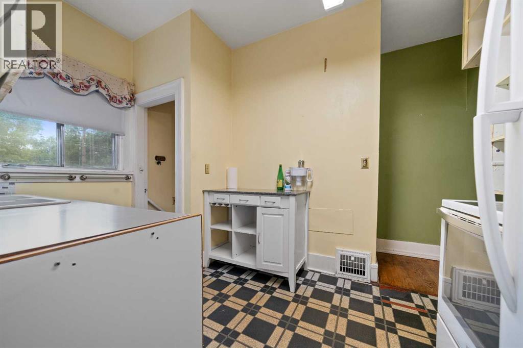 260 2 Street Southeast - Photo 9